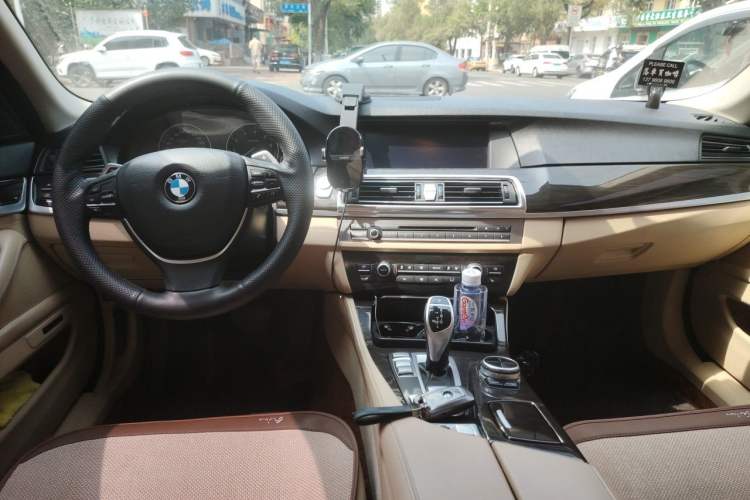 Used BMW 5 Series 2012 535Li Leading Model Center Console