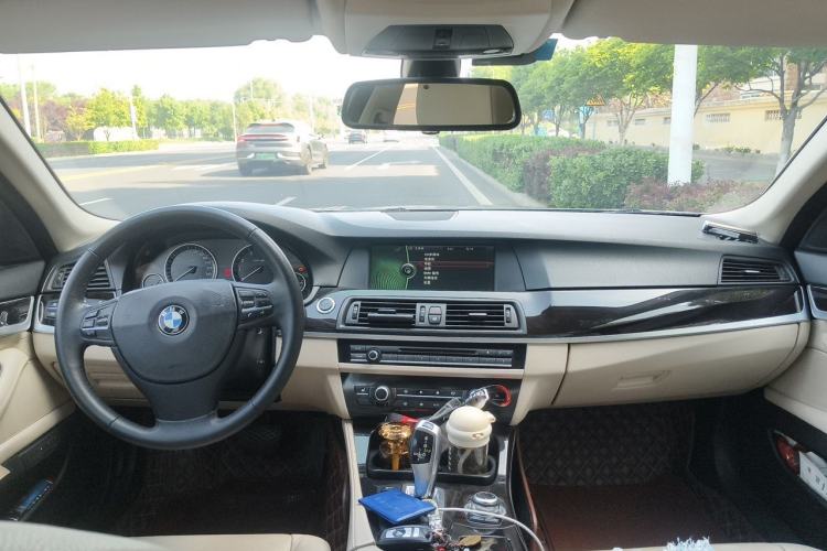 Used BMW 5 Series 2012 523Li Luxury Model Center Console