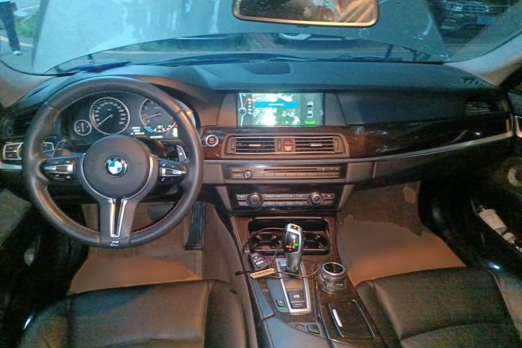 Used BMW 5 Series 2012 523Li Luxury Model Center Console