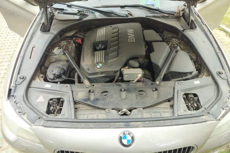 Used BMW 5 Series 2012 523Li Leading Model Engine Bay