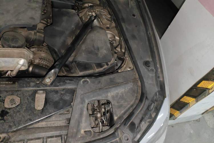 Used BMW 5 Series 2012 520Li Elegant Edition Engine Bay Left