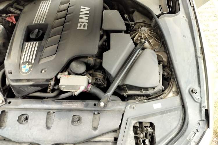 Used BMW 5 Series 2012 523Li Leading Model Engine Bay Left