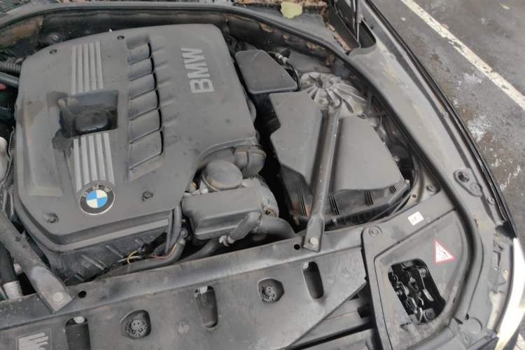 Used BMW 5 Series 2012 530i Sport Touring Engine Bay Left