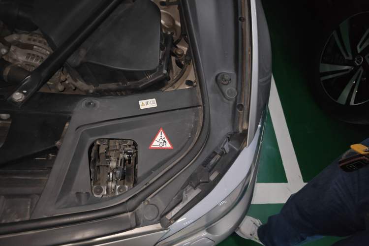 Used BMW 5 Series 2012 530Li Leading Model Engine Bay Left