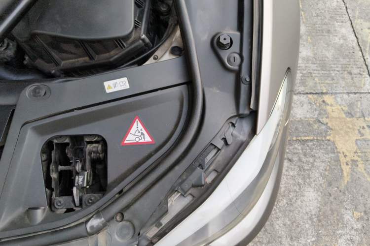 Used BMW 5 Series 2012 523Li Leading Model Engine Bay Left