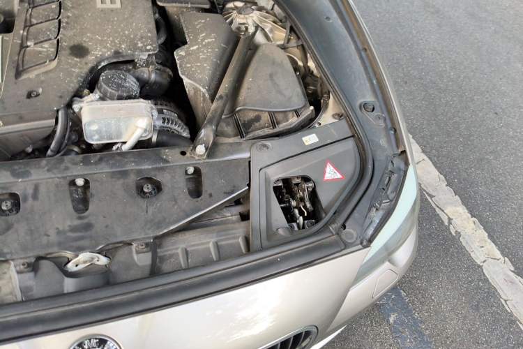 Used BMW 5 Series 2012 523Li Leading Model Engine Bay Left