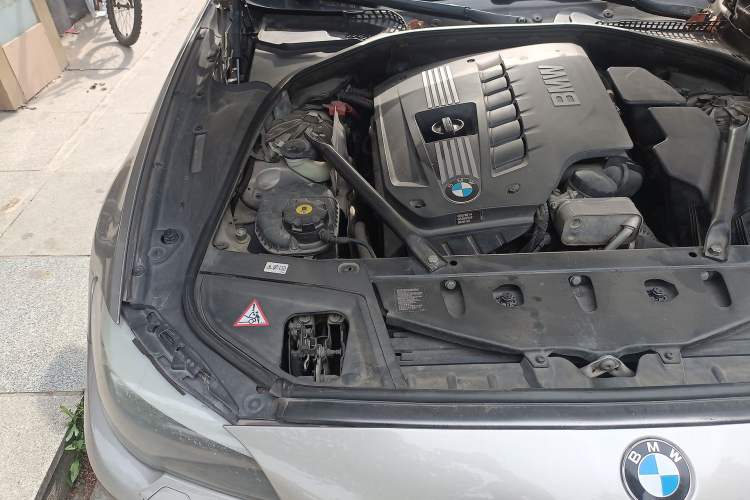 Used BMW 5 Series 2012 523Li Leading Model Engine Bay Right