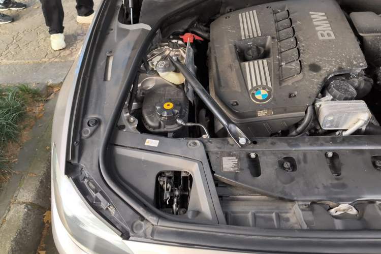 Used BMW 5 Series 2012 523Li Leading Model Engine Bay Right