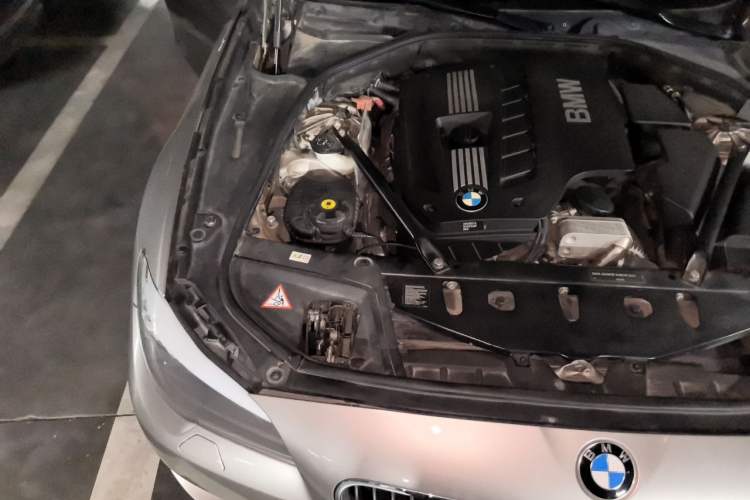 Used BMW 5 Series 2012 530Li Leading Model Engine Bay Right