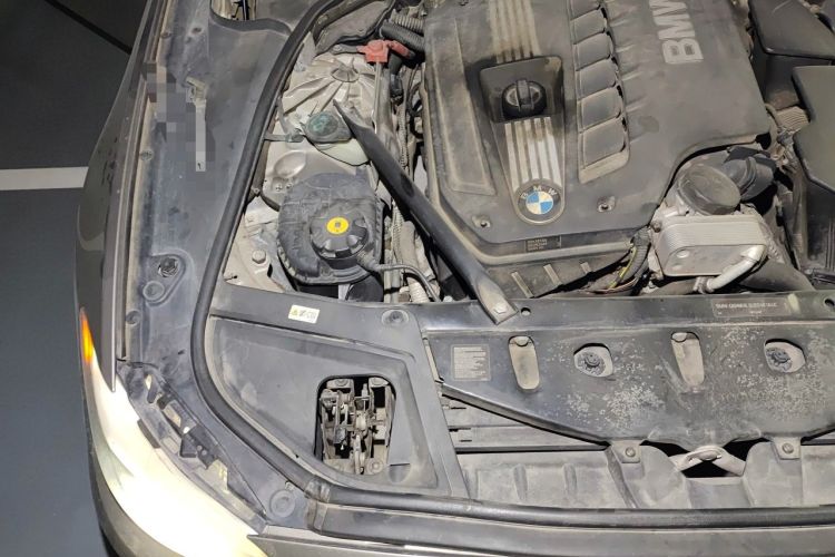 Used BMW 5 Series 2012 520Li Elegant Edition Engine Bay Right