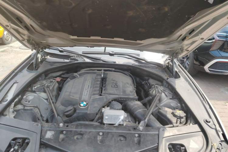 Used BMW 5 Series 2012 535Li Leading Model Engine Bay