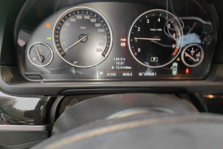 Used BMW 5 Series 2012 530i Sport Touring Odometer Close Up