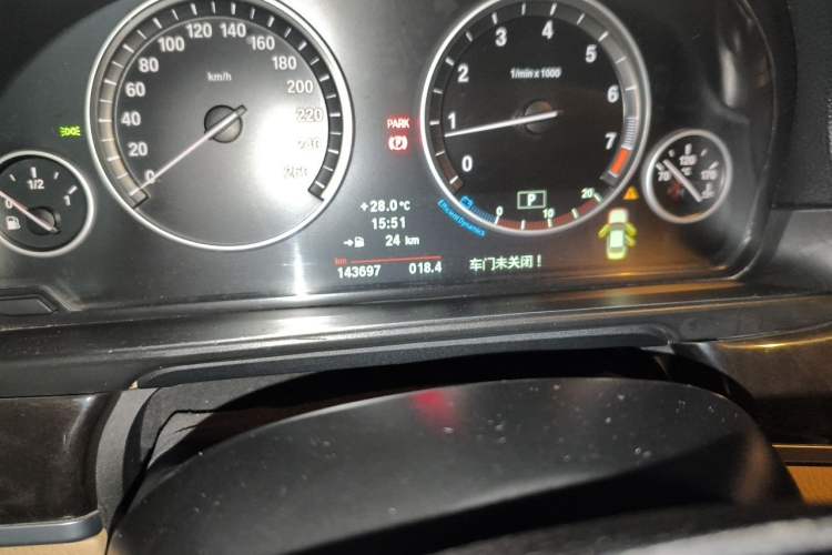 Used BMW 5 Series 2012 523Li Leading Model Odometer Close Up