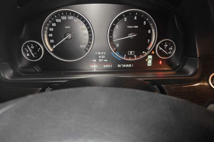 Used BMW 5 Series 2012 530Li Leading Model Odometer Close Up