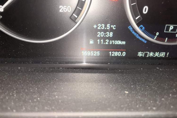 Used BMW 5 Series 2012 530Li Leading Model Odometer Close Up
