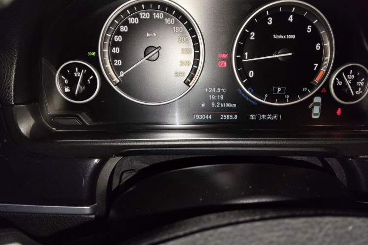 Used BMW 5 Series 2012 520Li Elegant Edition Odometer Close Up