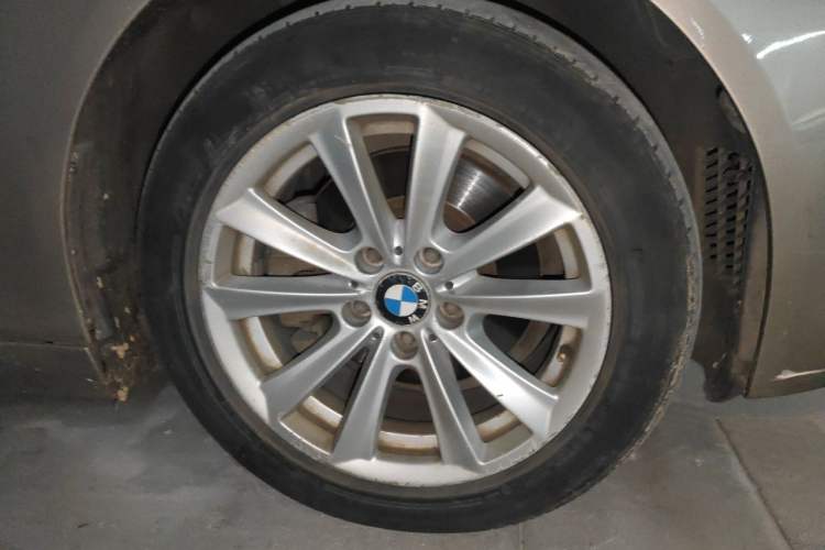 Used BMW 5 Series 2012 520Li Elegant Edition Right Front Wheel Hub