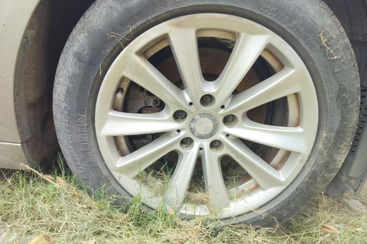 Used BMW 5 Series 2012 523Li Leading Model Right Front Wheel Hub