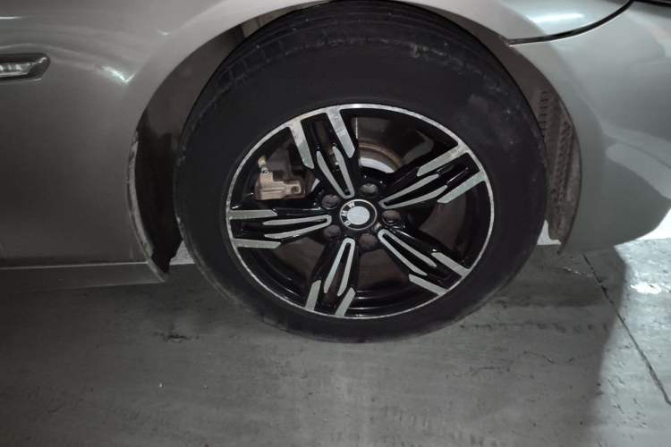 Used BMW 5 Series 2012 523Li Leading Model Right Front Wheel Hub