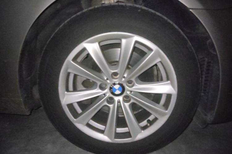 Used BMW 5 Series 2012 523Li Luxury Model Right Front Wheel Hub