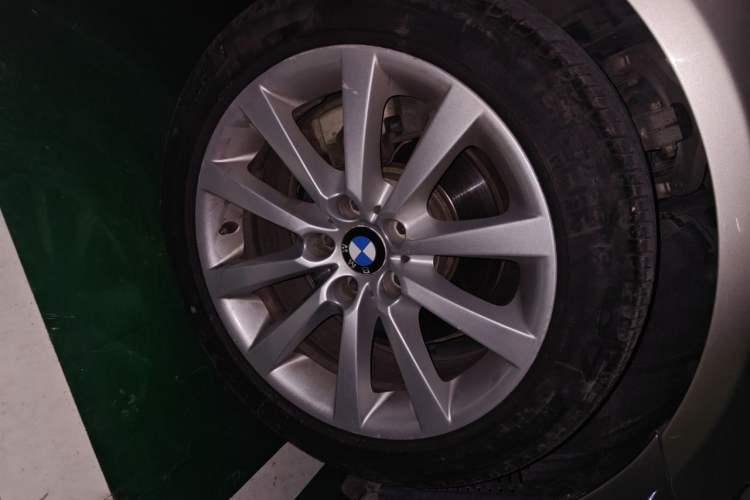 Used BMW 5 Series 2012 530Li Leading Model Right Front Wheel Hub