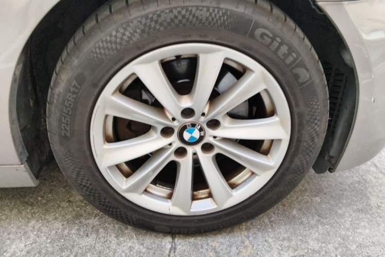 Used BMW 5 Series 2012 523Li Leading Model Right Front Wheel Hub