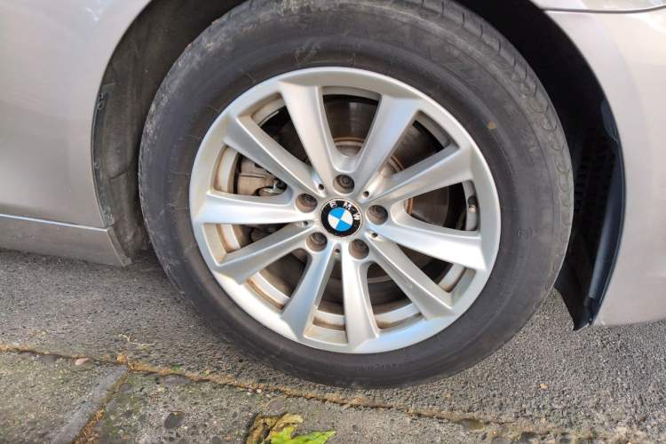 Used BMW 5 Series 2012 523Li Leading Model Right Front Wheel Hub