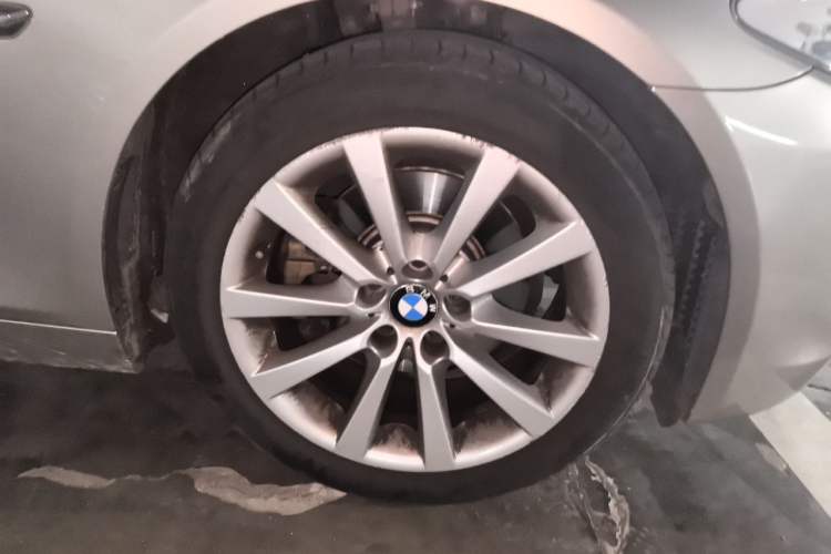 Used BMW 5 Series 2012 530Li Leading Model Right Front Wheel Hub