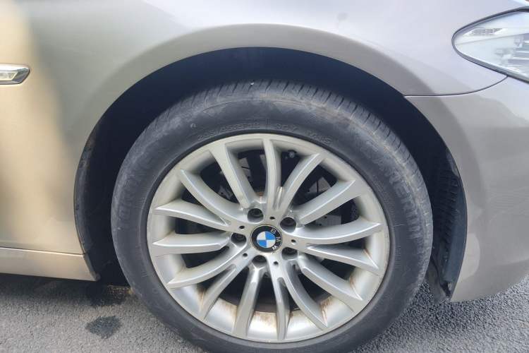 Used BMW 5 Series 2012 523Li Luxury Model Right Front Wheel Hub