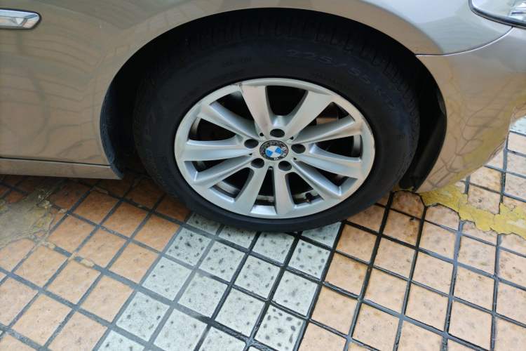 Used BMW 5 Series 2012 523Li Luxury Model Right Front Wheel Hub