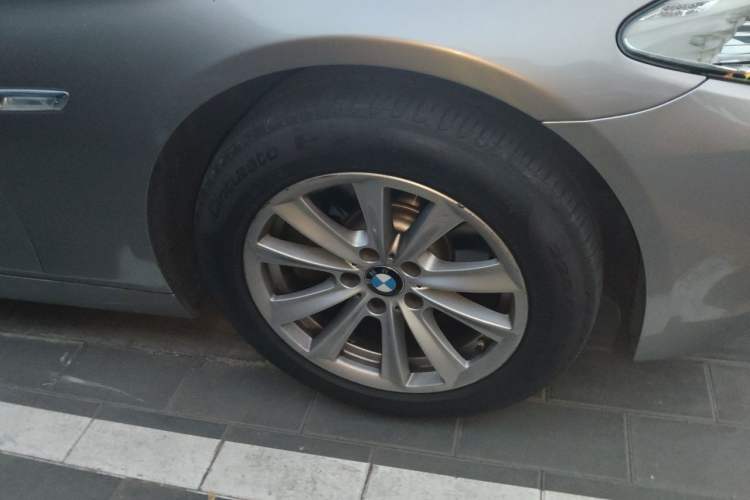 Used BMW 5 Series 2012 520Li Elegant Edition Right Front Wheel Hub