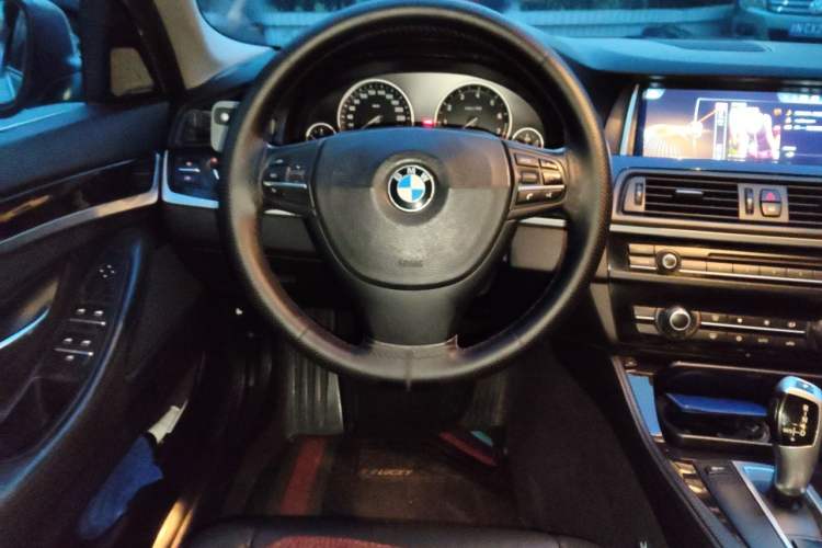 Used BMW 5 Series 2012 520Li Elegant Edition Steering Wheel