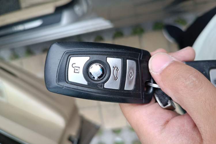 Used BMW 5 Series 2012 523Li Luxury Model Vehicle Key