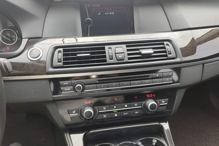 Used BMW 5 Series 2012 523Li Leading Model Audio And AC Panel