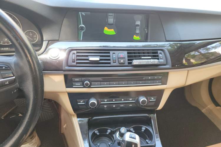 Used BMW 5 Series 2012 530i Sport Touring Audio And AC Panel