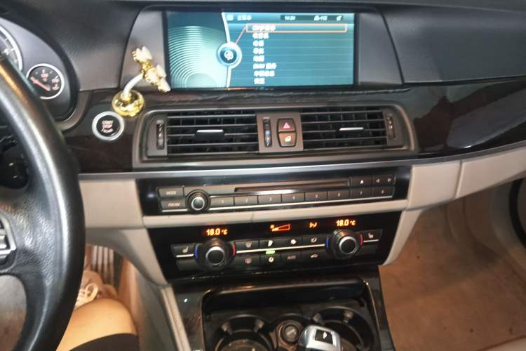 Used BMW 5 Series 2012 530i Sport Touring Audio And AC Panel