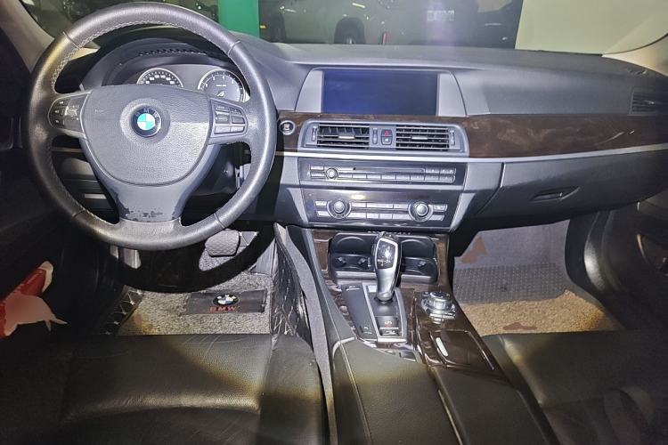 Used BMW 5 Series 2012 523Li Luxury Model Center Console