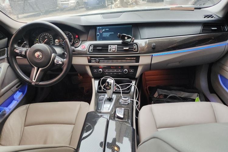 Used BMW 5 Series 2012 530i Sport Touring Center Console