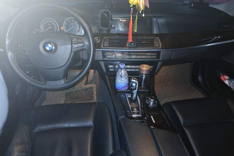 Used BMW 5 Series 2012 523Li Leading Model Center Console
