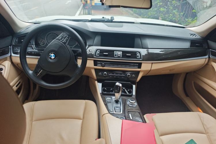 Used BMW 5 Series 2012 530Li Leading Model Center Console