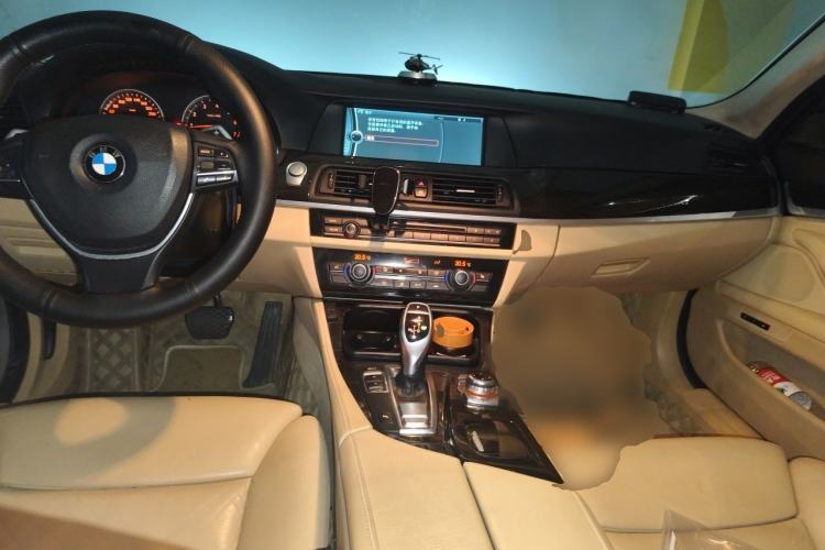 Used BMW 5 Series 2012 535Li Luxury Model Center Console