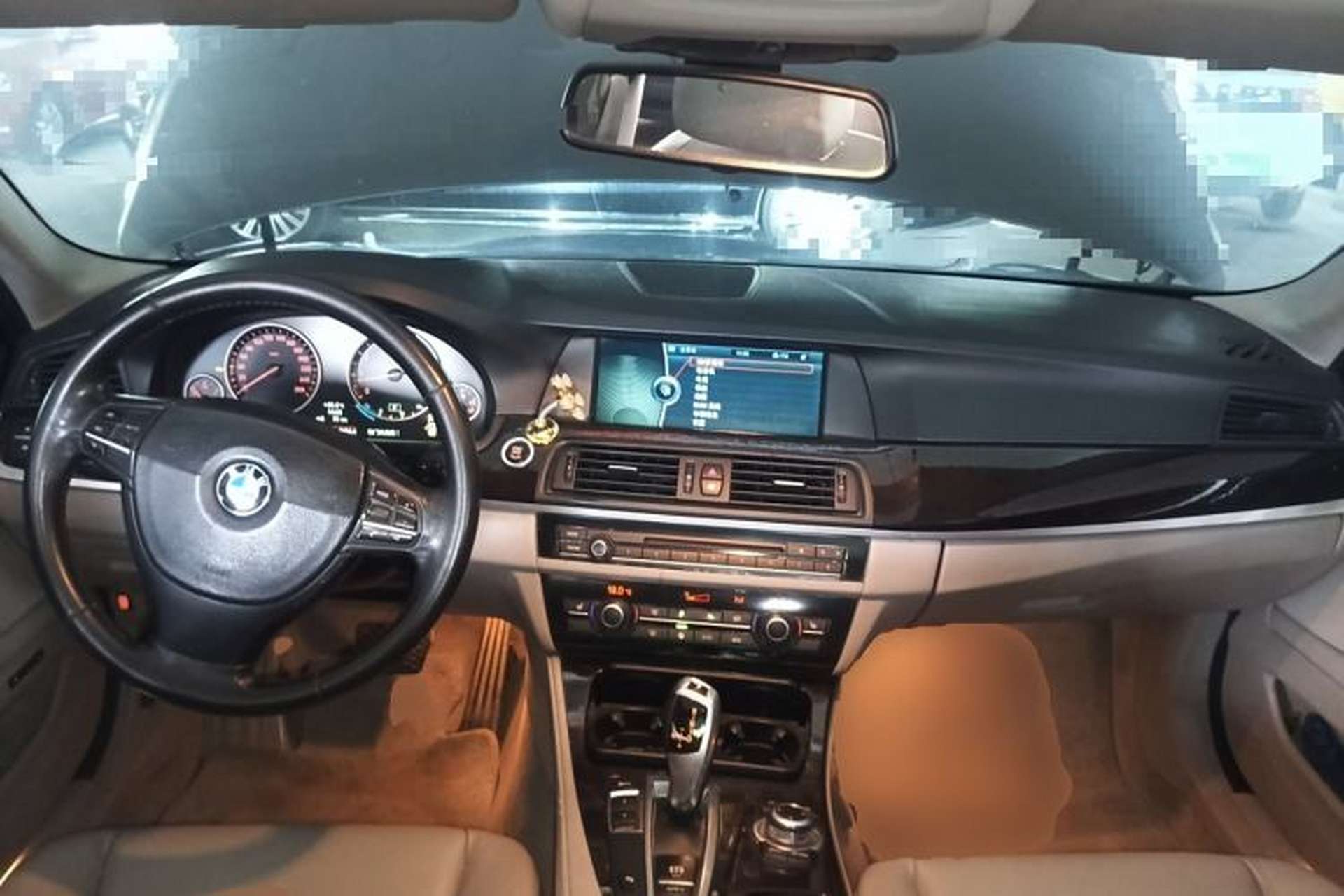 Used BMW 5 Series 2012 530i Sport Touring Center Console
