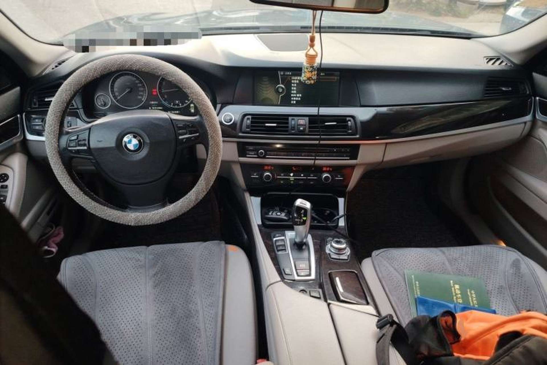 Used BMW 5 Series 2012 530i Sport Touring Center Console