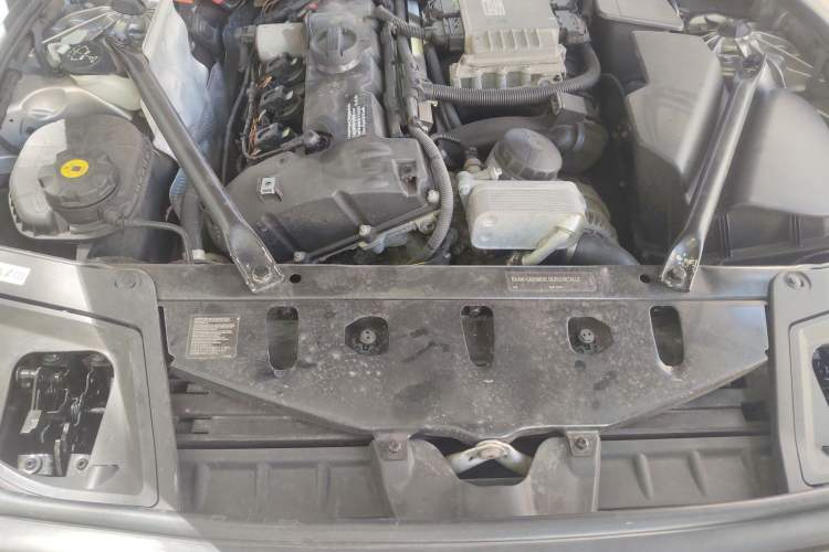 Used BMW 5 Series 2012 520Li Elegant Edition Engine Bay