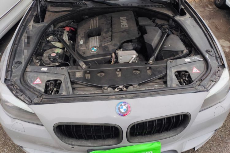 Used BMW 5 Series 2012 530i Sport Touring Engine Bay