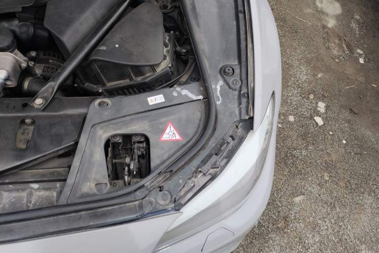 Used BMW 5 Series 2012 530i Sport Touring Engine Bay Left