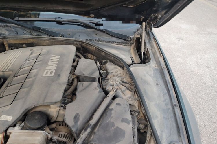 Used BMW 5 Series 2012 530i Sport Touring Engine Bay Left