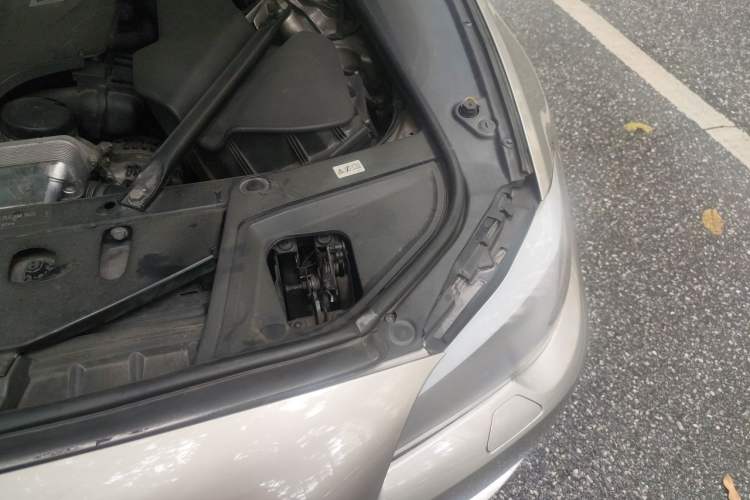 Used BMW 5 Series 2012 530Li Leading Model Engine Bay Left