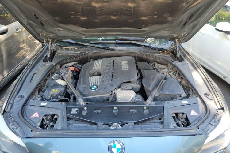 Used BMW 5 Series 2012 530i Sport Touring Engine Bay