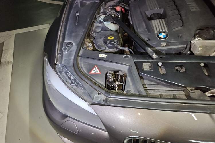 Used BMW 5 Series 2012 523Li Luxury Model Engine Bay Right